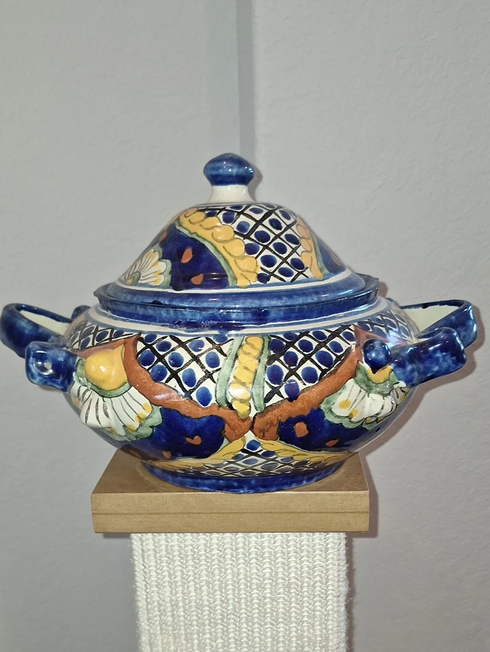 Talavera Mexico Soup Tureen Blue White Yelloq Florals